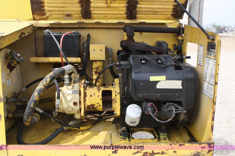 image for item 4860 Giraffe 710-40SR man lift