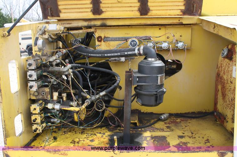 image for item 4860 Giraffe 710-40SR man lift