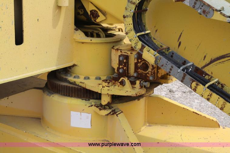 image for item 4860 Giraffe 710-40SR man lift