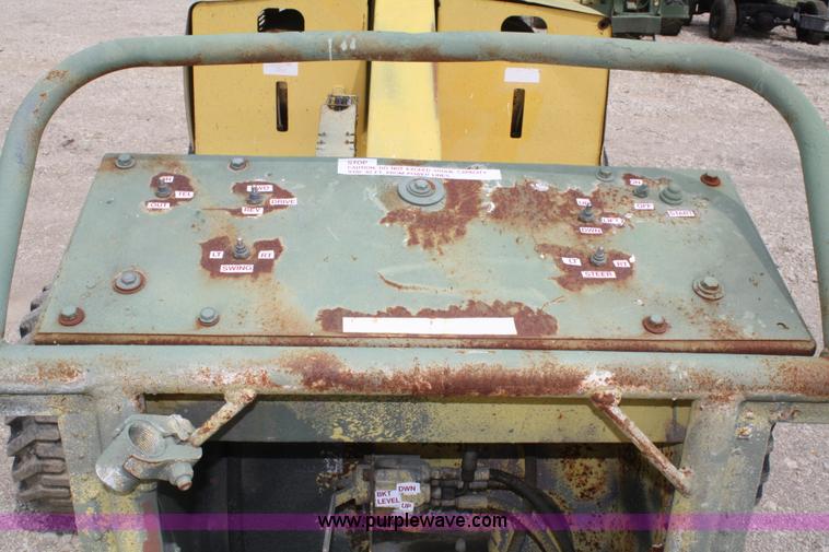 image for item 4860 Giraffe 710-40SR man lift