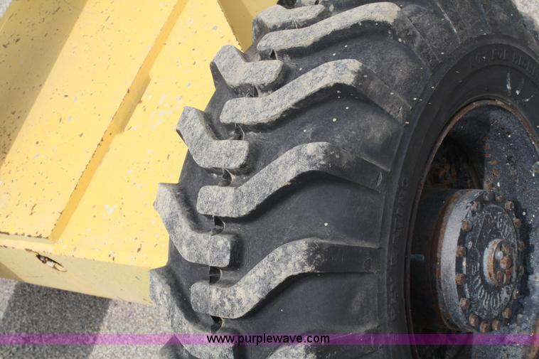 image for item 4860 Giraffe 710-40SR man lift