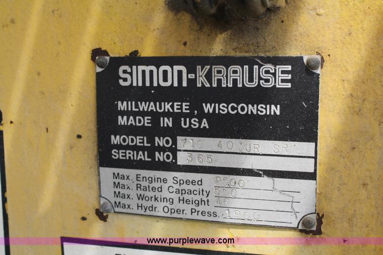 image for item 4860 Giraffe 710-40SR man lift