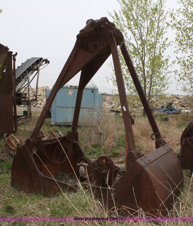 image for item 4872 OWEN clamshell bucket