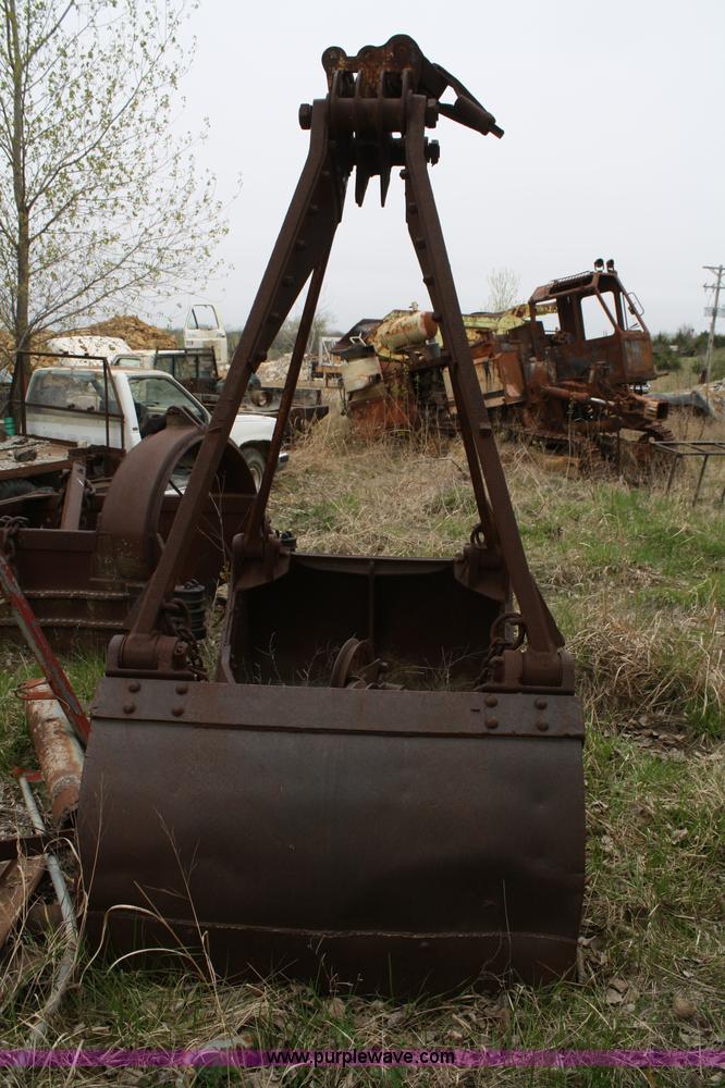 image for item 4872 OWEN clamshell bucket