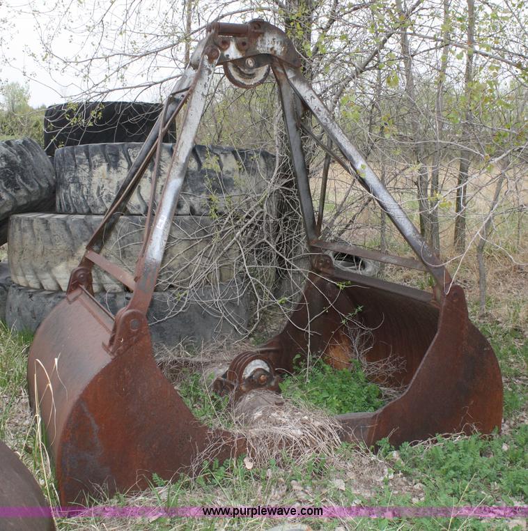 image for item 4873 MP McCaffrey 5'W clamshell bucket