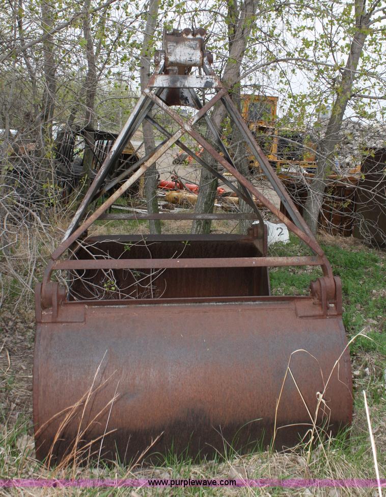 image for item 4873 MP McCaffrey 5'W clamshell bucket