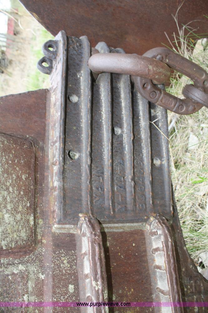 image for item 4873 MP McCaffrey 5'W clamshell bucket