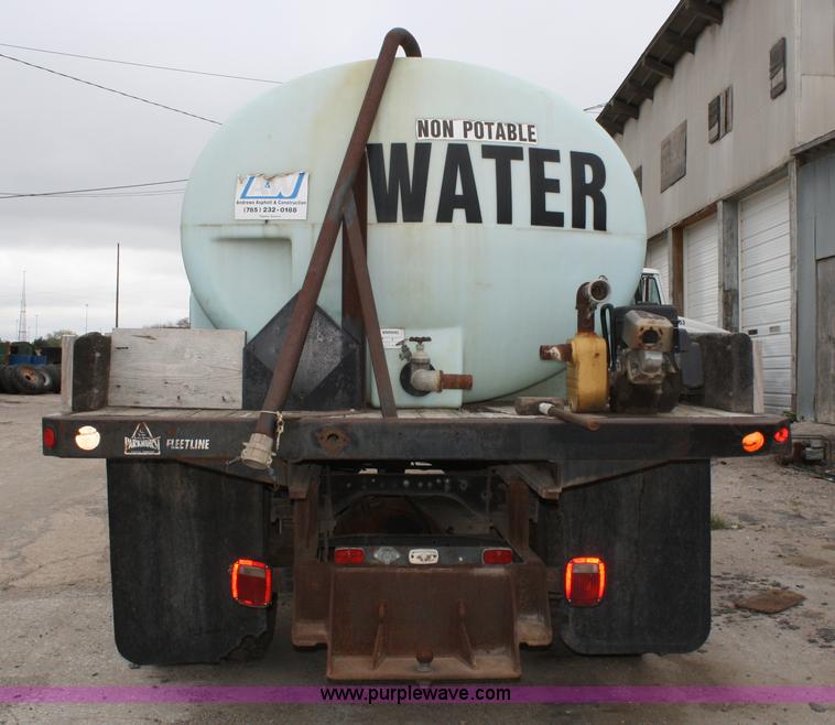 image for item 4878 1990 Ford F800 water truck