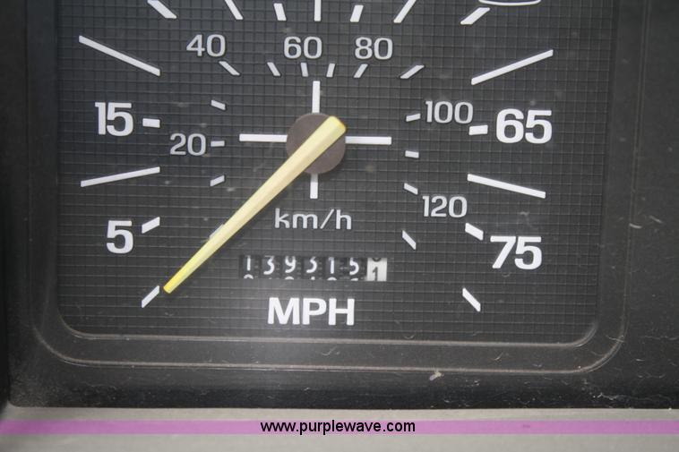 image for item 4878 1990 Ford F800 water truck