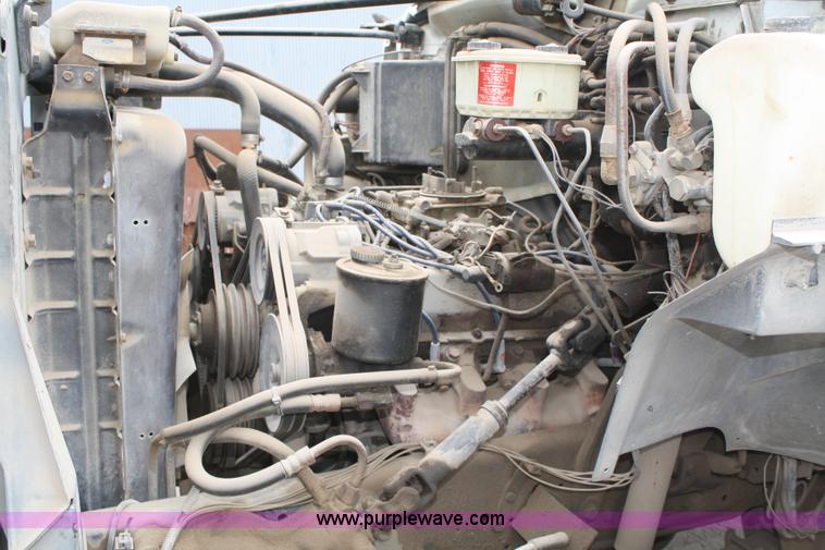 image for item 4878 1990 Ford F800 water truck