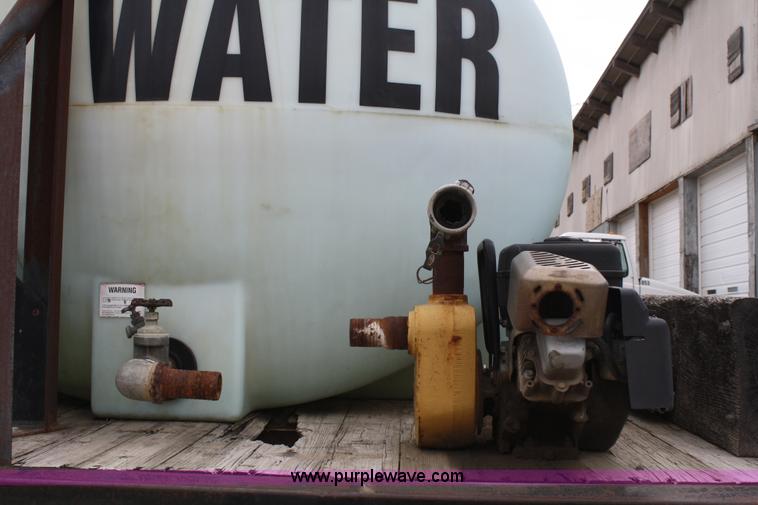 image for item 4878 1990 Ford F800 water truck