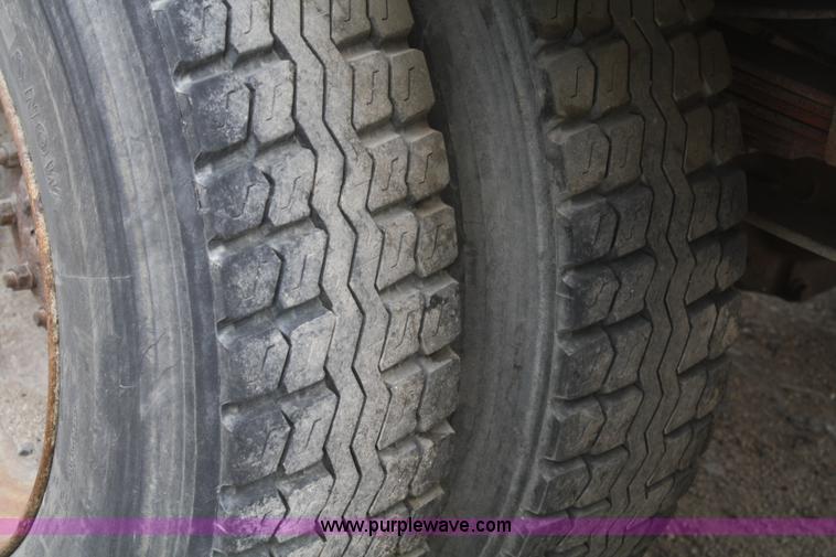 image for item 4878 1990 Ford F800 water truck