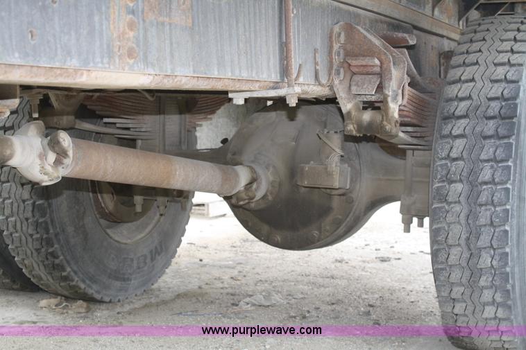 image for item 4878 1990 Ford F800 water truck