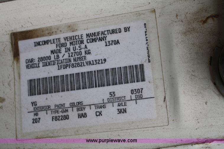 image for item 4878 1990 Ford F800 water truck