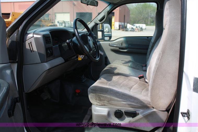 image for item 4907 1999 Ford F450 Super Duty pickup truck with service bed