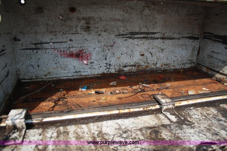 image for item 4907 1999 Ford F450 Super Duty pickup truck with service bed