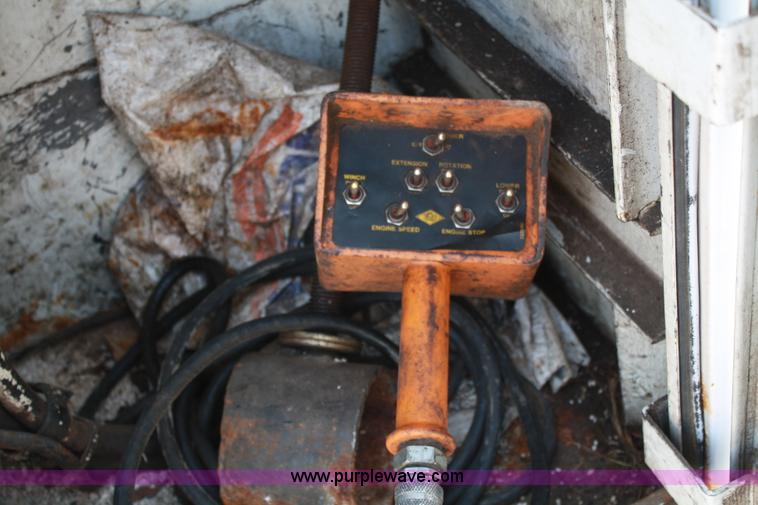 image for item 4907 1999 Ford F450 Super Duty pickup truck with service bed