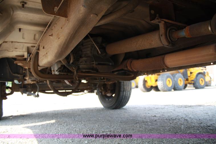 image for item 4907 1999 Ford F450 Super Duty pickup truck with service bed