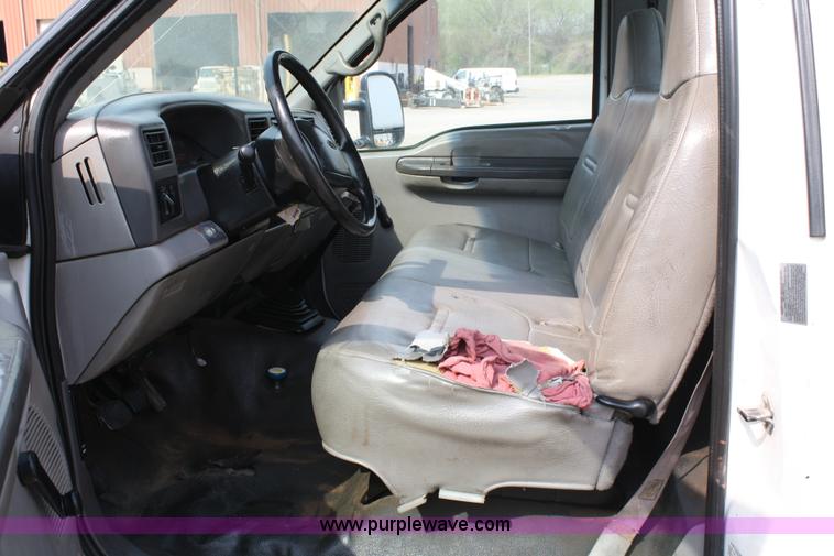 image for item 4909 1999 Ford F450 Super Duty pickup truck with service bed