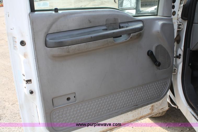 image for item 4909 1999 Ford F450 Super Duty pickup truck with service bed