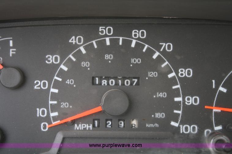 image for item 4909 1999 Ford F450 Super Duty pickup truck with service bed