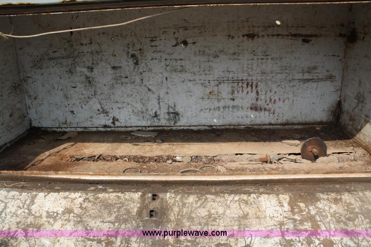 image for item 4909 1999 Ford F450 Super Duty pickup truck with service bed