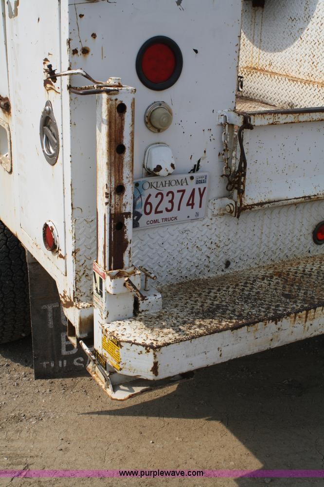 image for item 4909 1999 Ford F450 Super Duty pickup truck with service bed