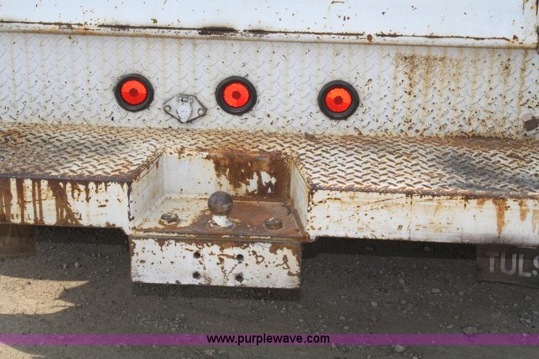 image for item 4909 1999 Ford F450 Super Duty pickup truck with service bed