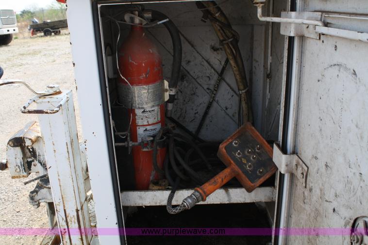 image for item 4909 1999 Ford F450 Super Duty pickup truck with service bed