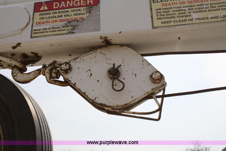 image for item 4909 1999 Ford F450 Super Duty pickup truck with service bed