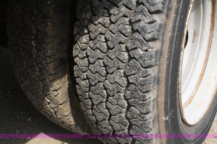 image for item 4909 1999 Ford F450 Super Duty pickup truck with service bed