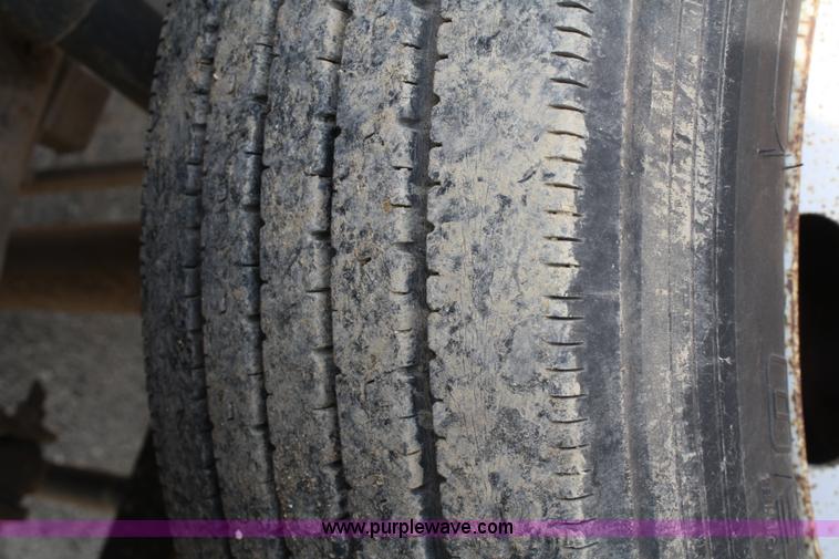 image for item 4909 1999 Ford F450 Super Duty pickup truck with service bed