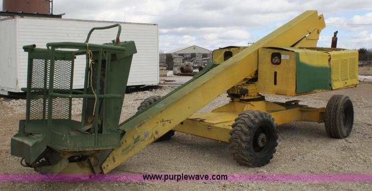 image for item 4933 Giraffe 710-40SR man lift