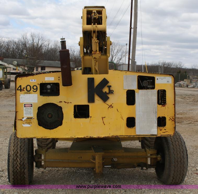 image for item 4933 Giraffe 710-40SR man lift