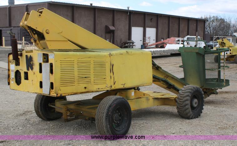 image for item 4933 Giraffe 710-40SR man lift