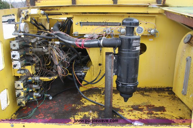 image for item 4933 Giraffe 710-40SR man lift