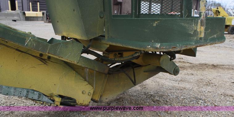 image for item 4933 Giraffe 710-40SR man lift