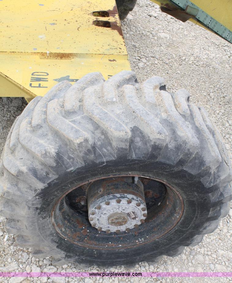 image for item 4933 Giraffe 710-40SR man lift