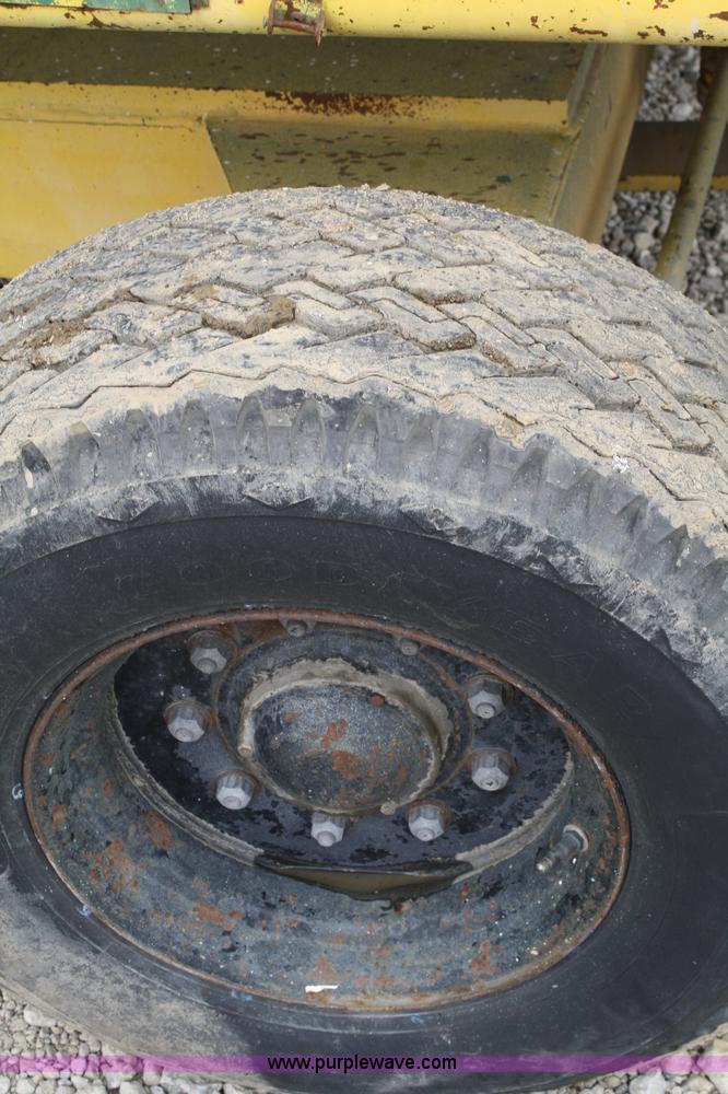 image for item 4933 Giraffe 710-40SR man lift