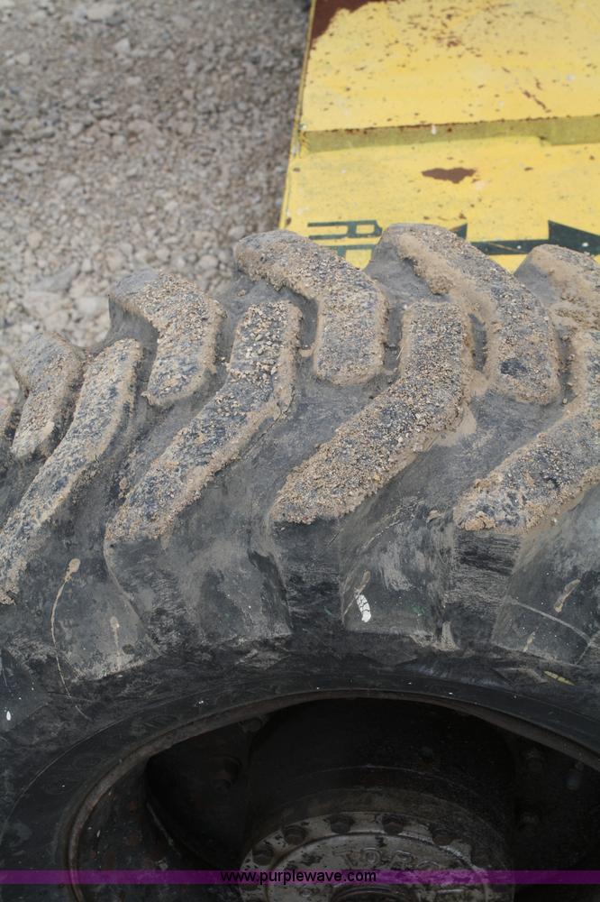 image for item 4933 Giraffe 710-40SR man lift