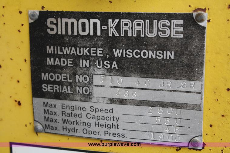 image for item 4933 Giraffe 710-40SR man lift