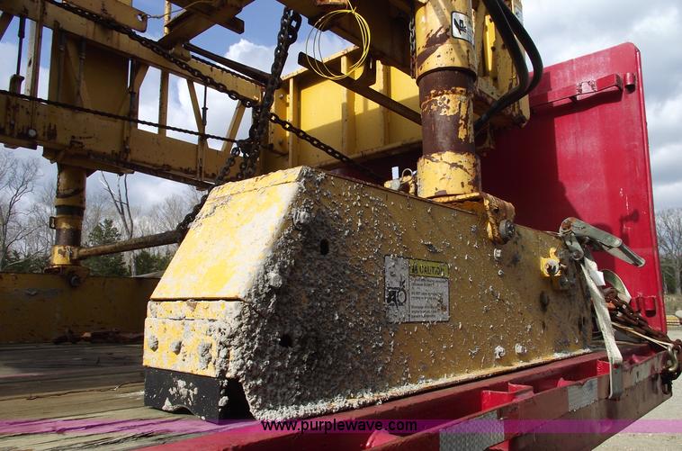 image for item 5391 2002 Gomaco C450 bridge deck finisher