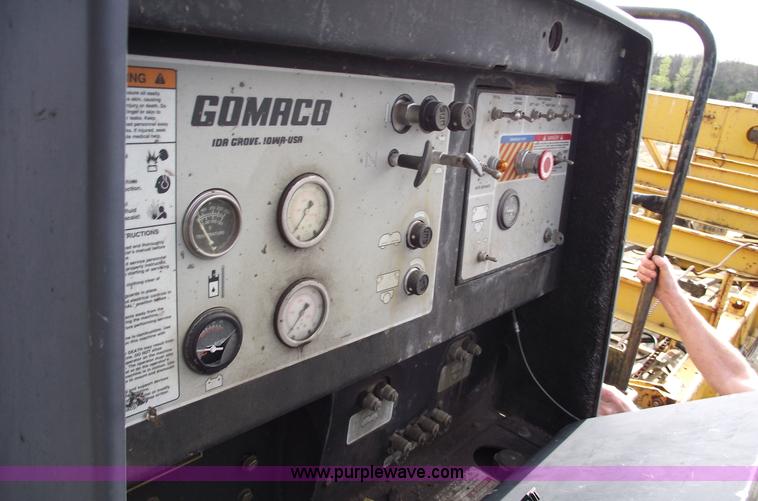 image for item 5391 2002 Gomaco C450 bridge deck finisher