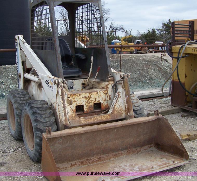 image for item 7361 1976 Bobcat 720 skid steer