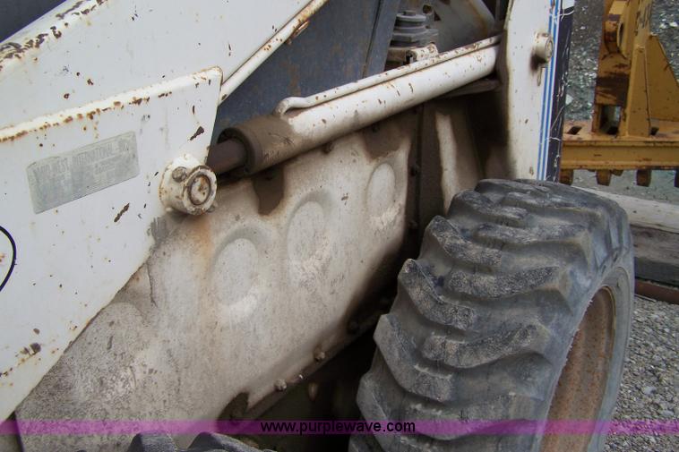 image for item 7361 1976 Bobcat 720 skid steer