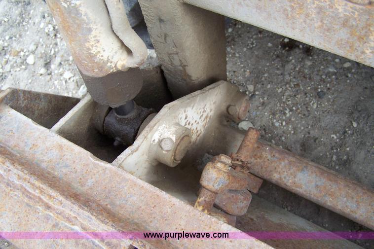 image for item 7361 1976 Bobcat 720 skid steer