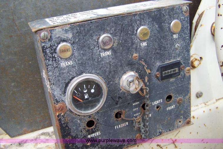 image for item 7361 1976 Bobcat 720 skid steer