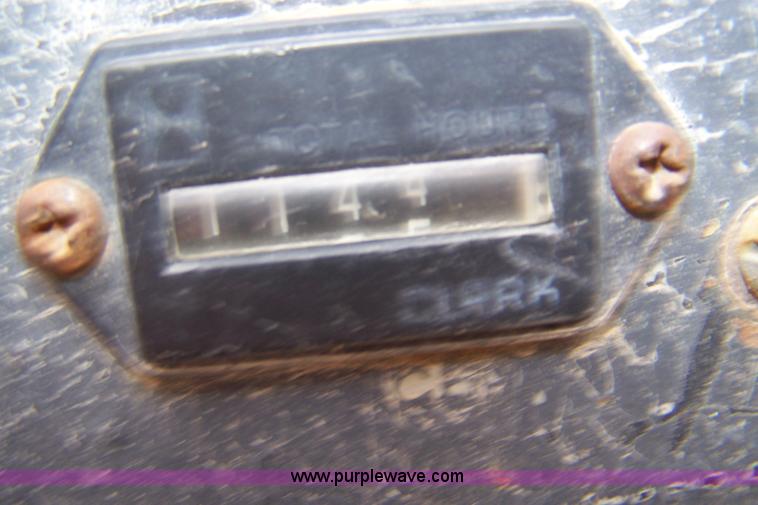 image for item 7361 1976 Bobcat 720 skid steer