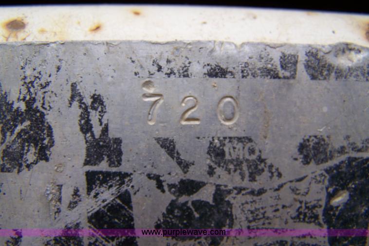 image for item 7361 1976 Bobcat 720 skid steer