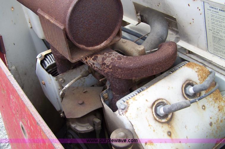 image for item 7361 1976 Bobcat 720 skid steer